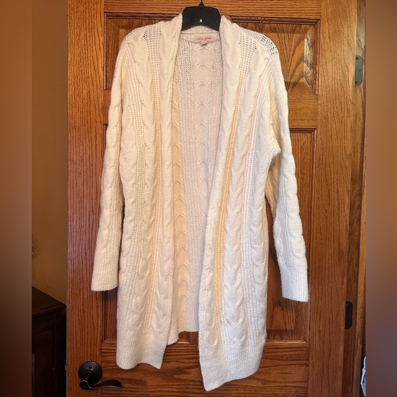 Gorgeous Cream Cable Knit cardigan - Picture 1 of 5